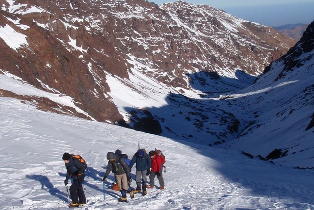 ski in atlas mountain morocco 